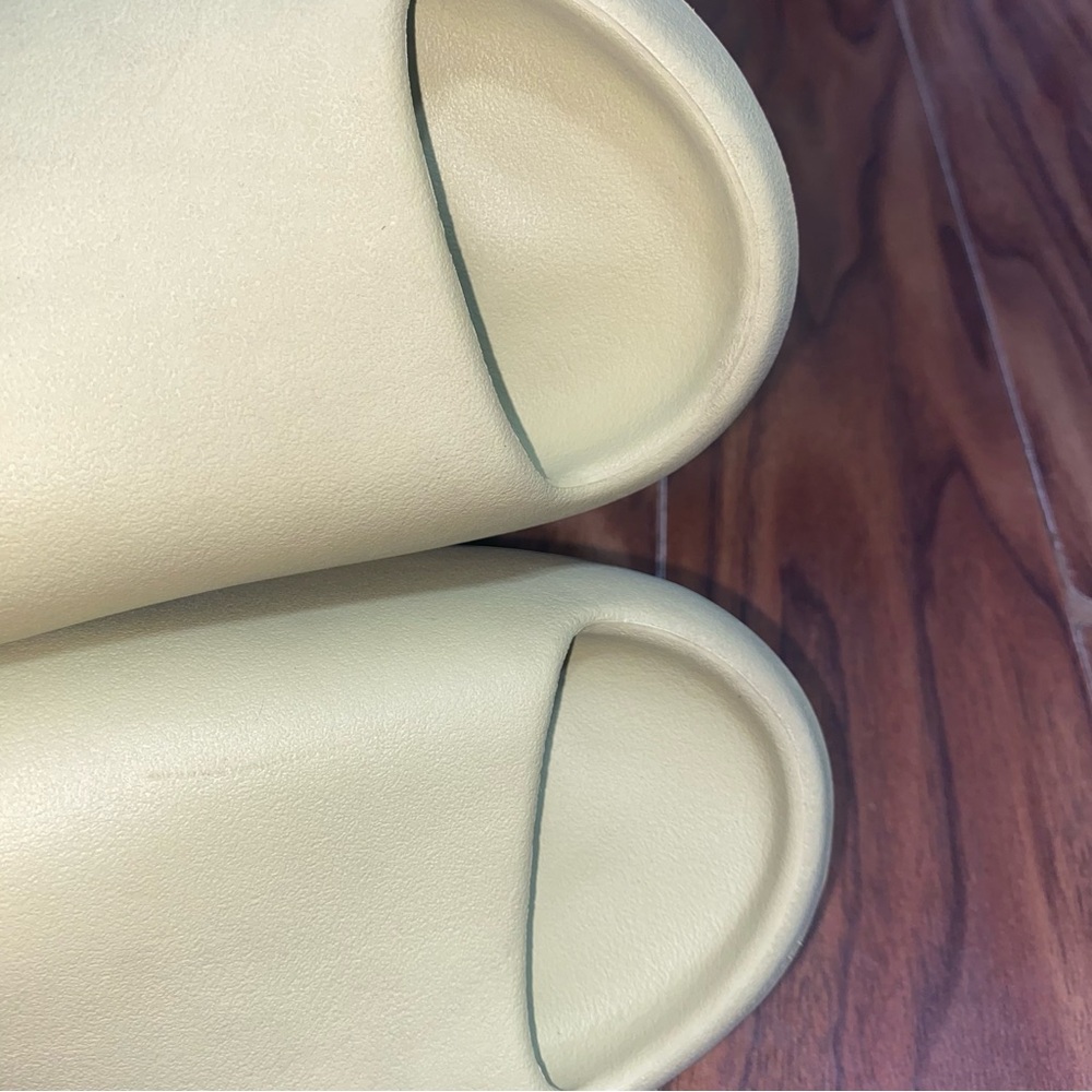 Adidas Yeezy Slide Resin Size 10 Men - Picture 11 of 12